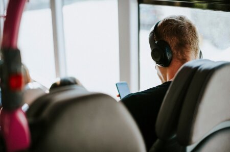 Музыка, подкасты и книги: чем заняться в дороге без интернета